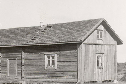 Salon vanha pirtti, jonka paikalla on nyt santakuoppa.